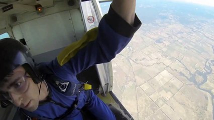 Un parachutiste fait une crise d'épilepsie en plein saut