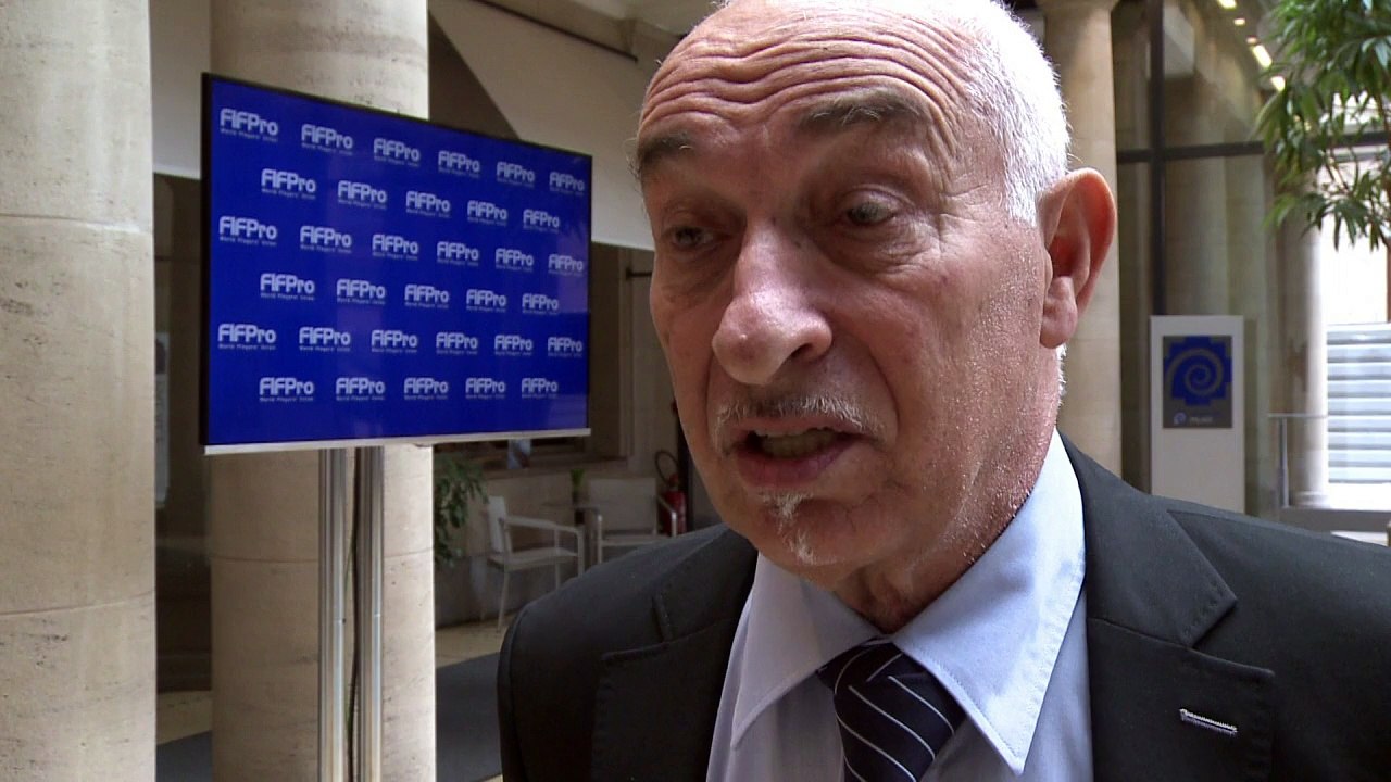 Football: le syndicat international des joueurs en justice