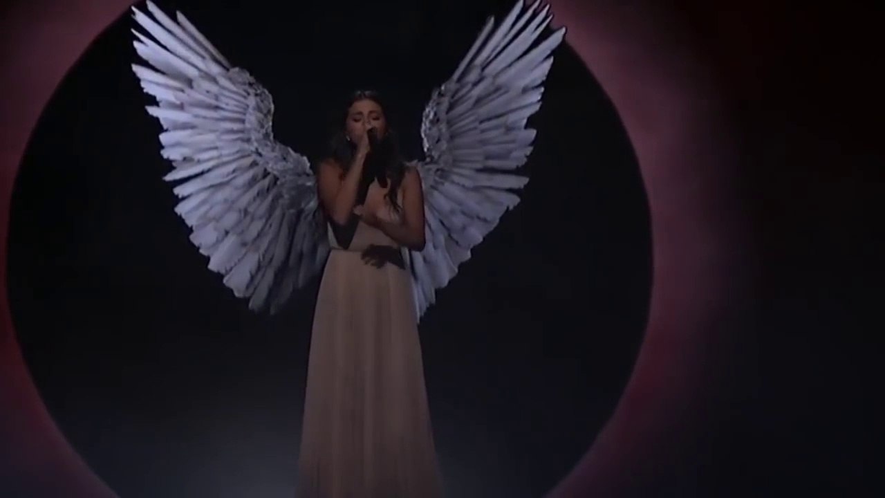 Selena Gomez -The  Heart Wants What It Wants (Live AMA's)