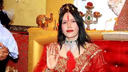 Is that a satsang or barTwinkle Khanna on Radhe Maa