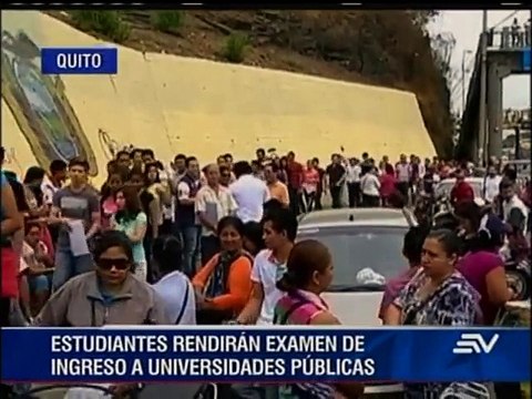 Estudiantes listos para el examen de ingreso a universidades