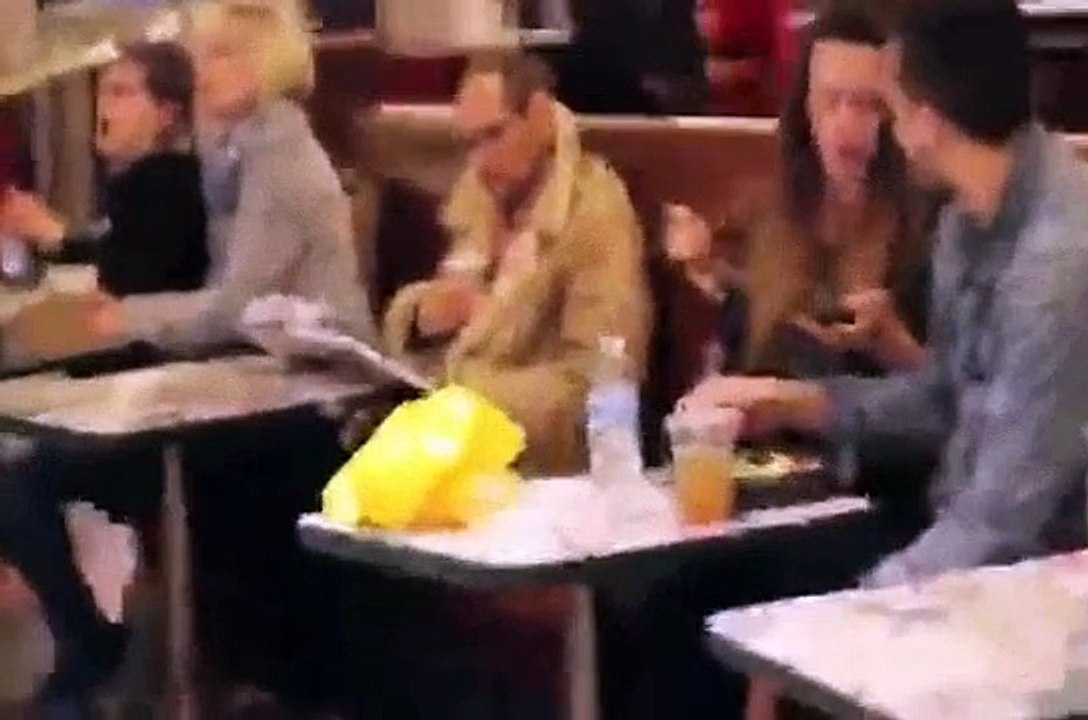 Les baisers de farces - vidéo Drôle, 2015 - c'est drôle échoue - des vidéos marrantes qui vous font rire, pleurer