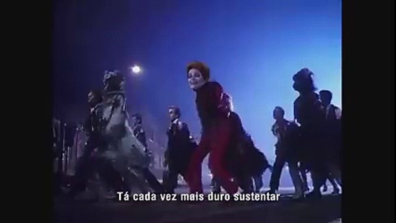 Dilma cantando thriller