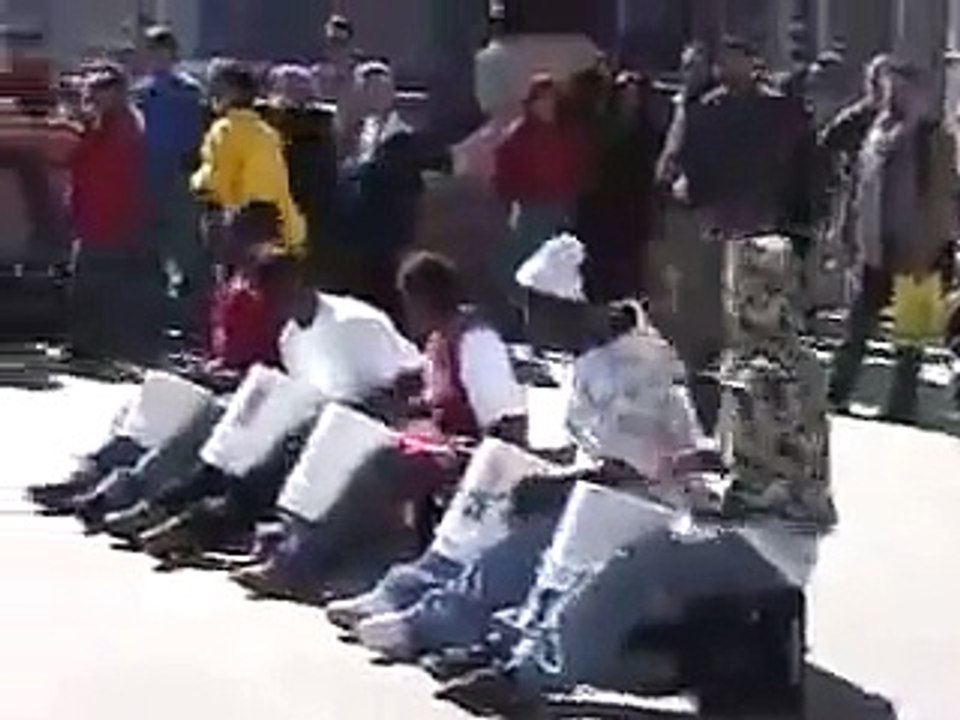 Incredible street drumming