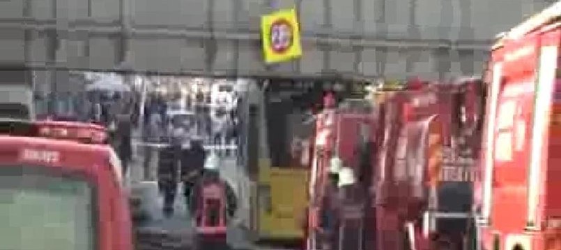 Facianın eşiğinden dönüldü... İETT otobüsü üst geçite çarptı