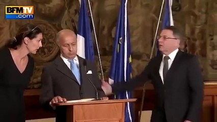 Laurent Fabius s’endort debout en étant à la tribune