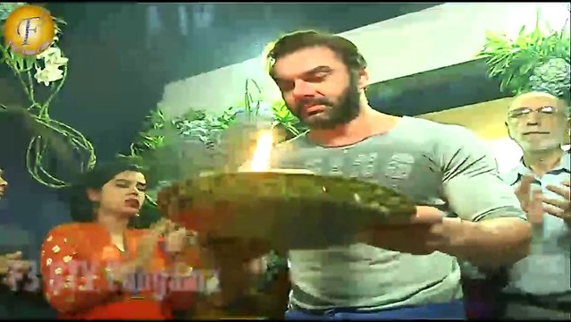 SALMAN KHAN FAMILY CELEBRATES GANESH CHATURTHI & VISARJAN