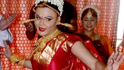 Rakhi Sawant Dances At Her House | Ganesh Festival 2015