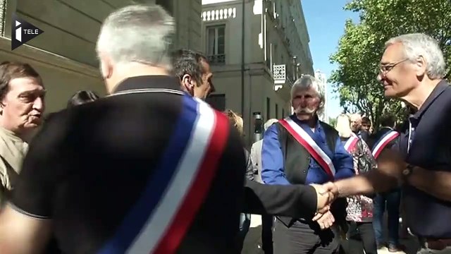 Les maires dans la rue contre la baisse des aides aux communes