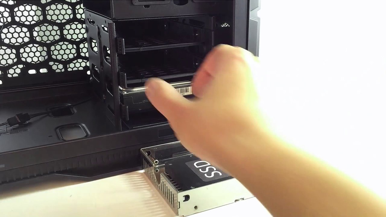 EZConvert Air Lite MB482SP-3B Top-Free Open Air 2.5 to 3.5 SATA HDDSSD ConverterMounting Kit