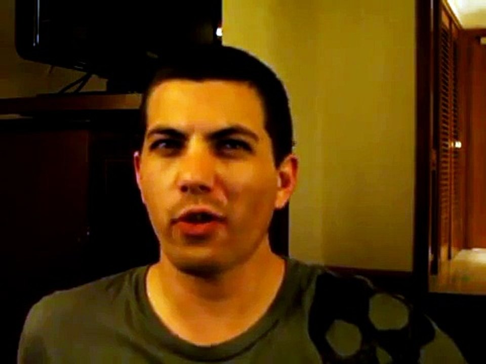 Un gars devient fou car il ne peut pas dormir à cause de la course de F1 à Singapour