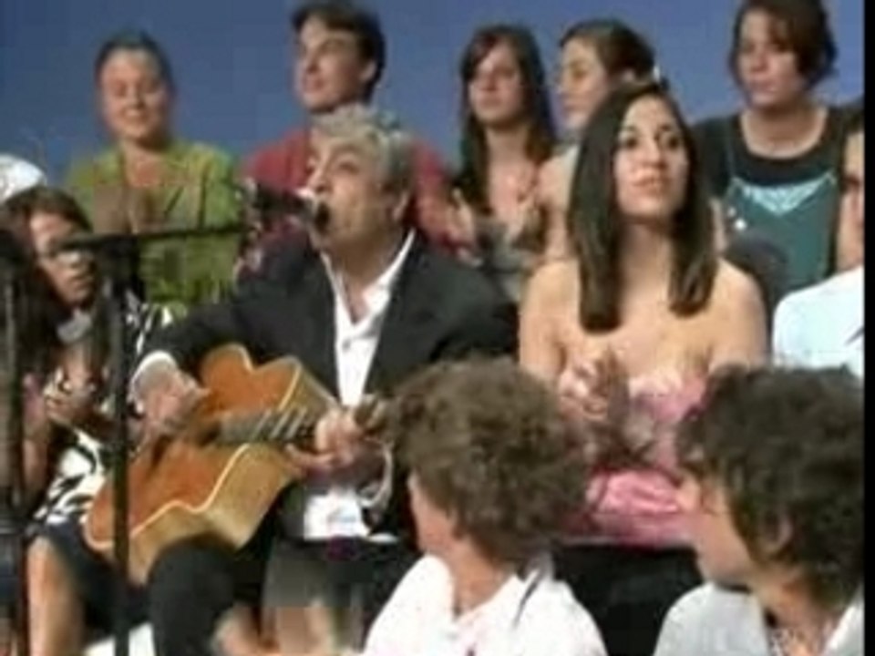 Enrico Macias chante pour Nicolas