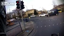 Guy tries to steal bike keys whilst sat at lights