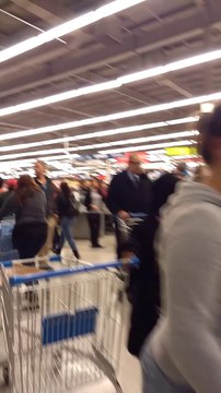 Walmart closes its doors and traps everyone inside. during Chilean Earthquake 2015