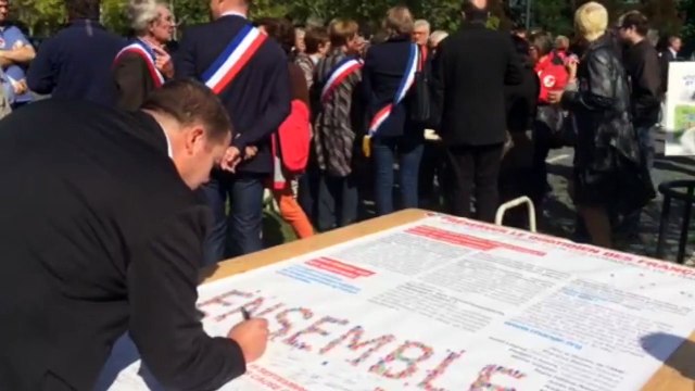 L'association des maires d'Ille et Vilaine devant la préfecture de région à Rennes