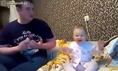 Устроил концерт для дочки!