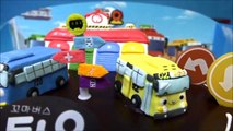 Wee bus ride. friends cake Paris baguette or robot mini C pororo Frank toy or robot toy Tayo Cake&toys