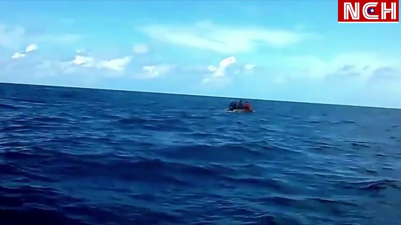 Cubanos se encuentran con balseros en el estrecho de la florida