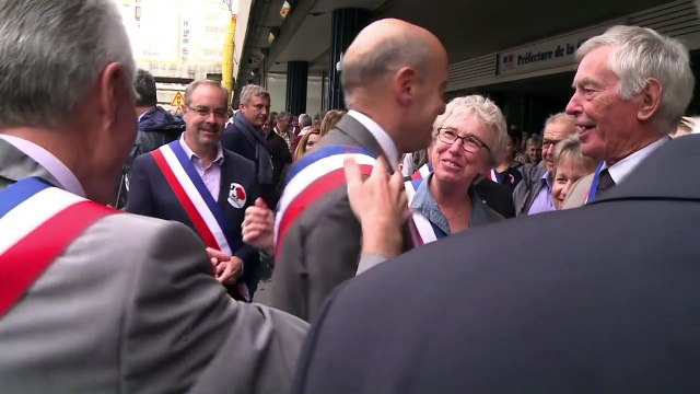 Baisse des dotations: Juppé et les élus de Gironde mobilisés