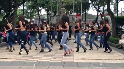 Bol Kalçalı Hipnoz Etkili Kizomba Dansı
