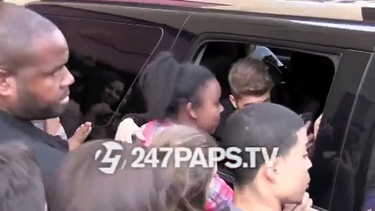 Justin Bieber meeting fans in New York - May 1, 2014