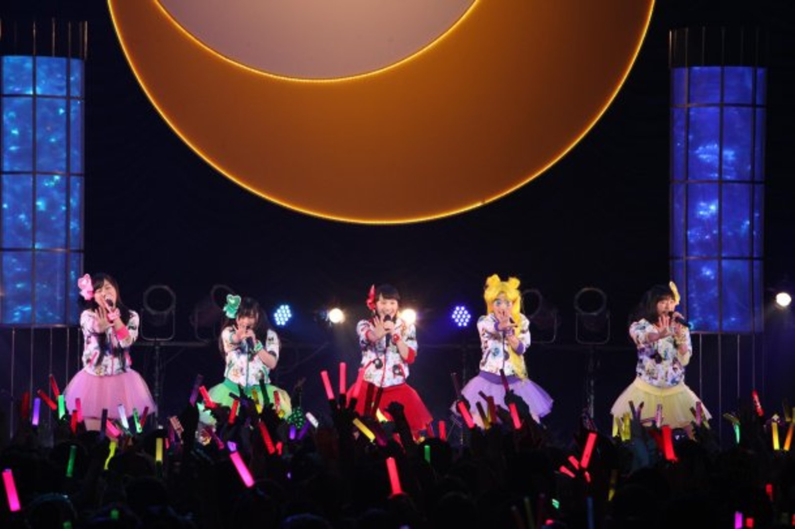 Momoiro Clover Z Tuxedo Mirage 美少女戦士セーラームーン The th Anniversary Memorial Tribute Video Dailymotion