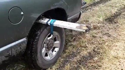 Çamura Saplanan Araba Nasıl Çıkarılır