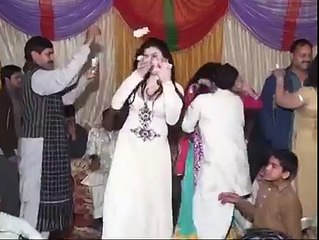 Ye daikhe kis qisam ki behayai ho rai hai