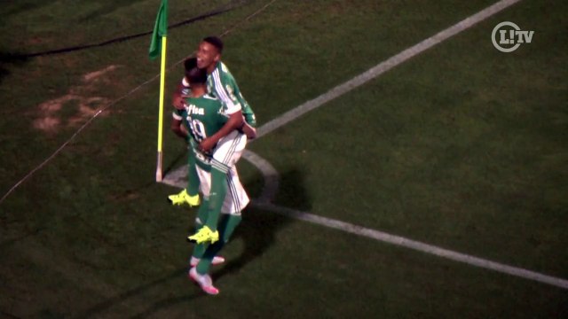 'Iluminado', Jesus inferniza defesa do Grêmio em vitória do Verdão