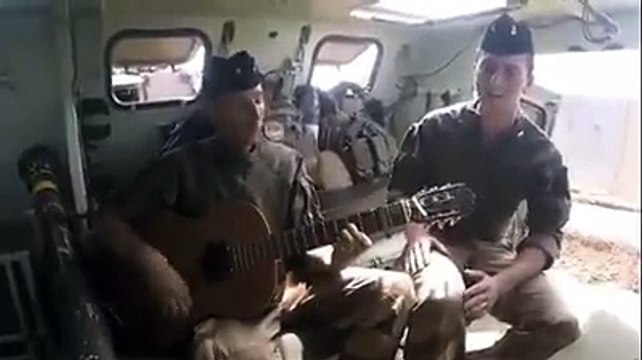 Buzz: Deux militaires français racontent leur quotidien au Mali en chanson