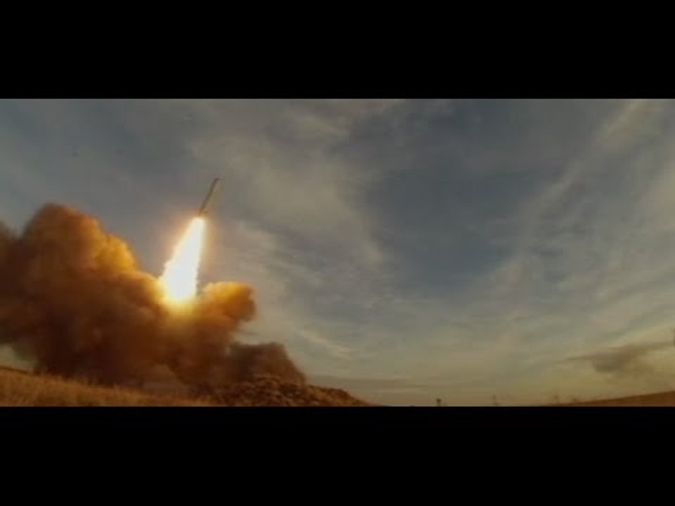 RAW: Iskander ballistic missile system in action
