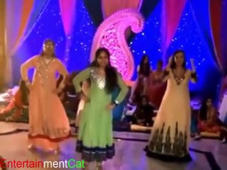 Pakistani Mehndi Night Cute Girls Dance On (Radhaa) HD