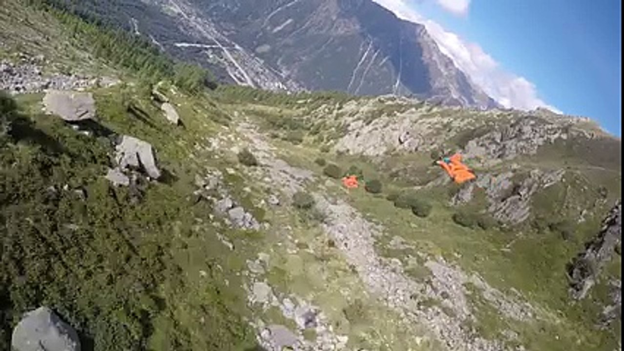 Crazy wingsuit Flight between the trees!! Crazy Guys!