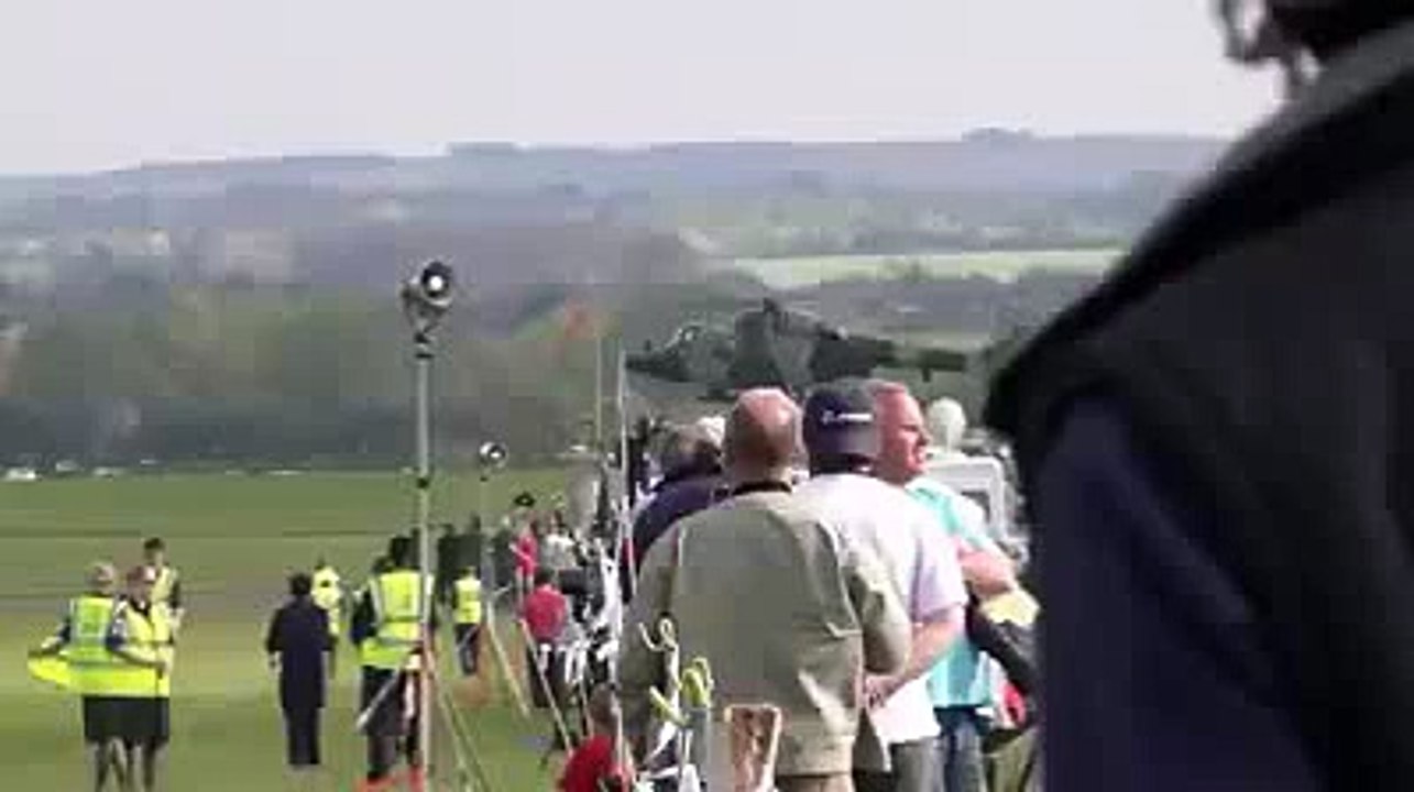 Helicopter Pilot Shows Amazing Skill in London Airshow Pakistan Army helicopter .