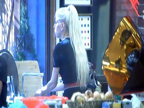 Луна, аха да направи баница, ама НЕеее - 2015_09_20