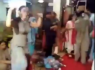 Oom Shanti Oom Mujra Dance in Public very Cute girls