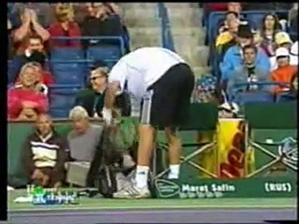 Le tennisman russe Marat Safin s’énerve