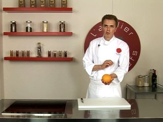 Peler un fruit à vif