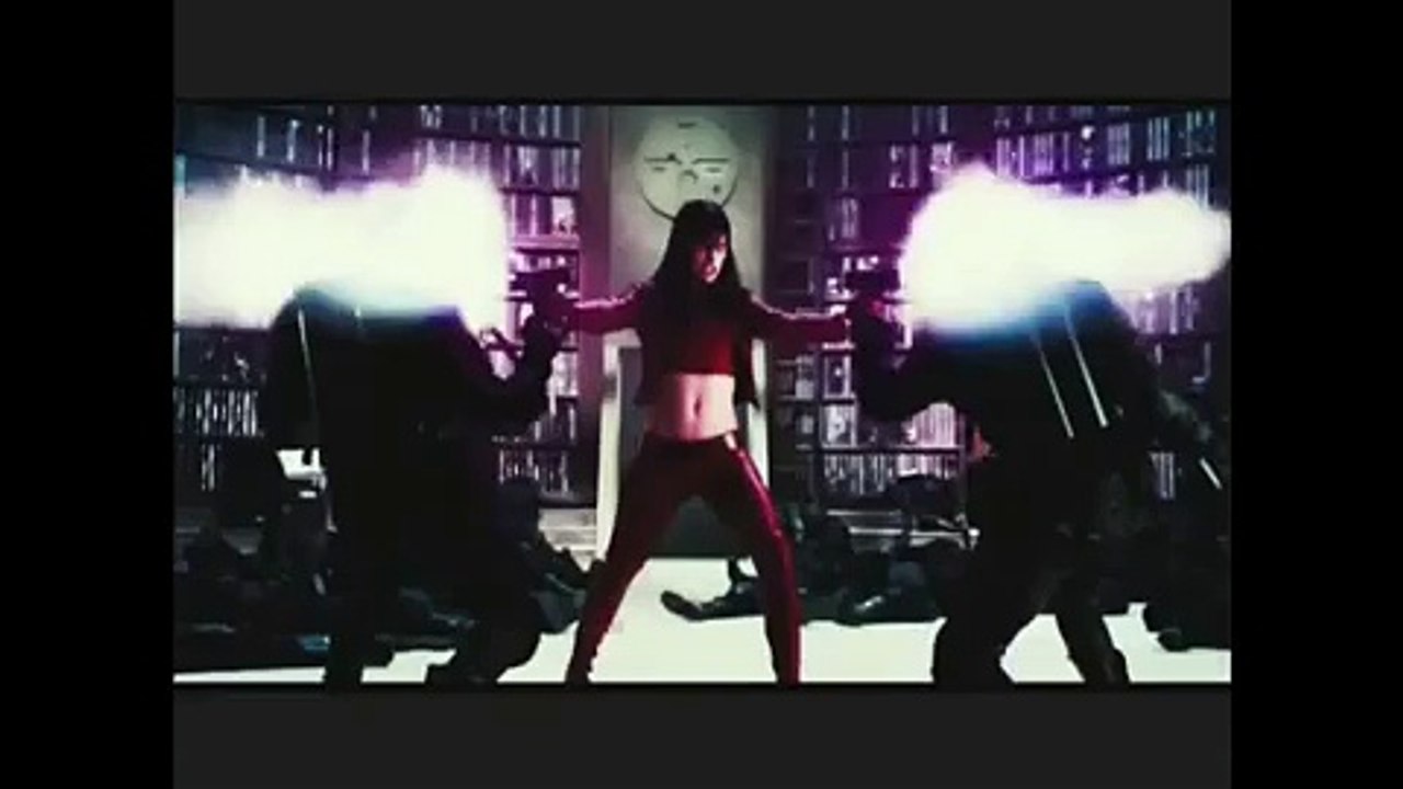 Milla Jovovitch en action