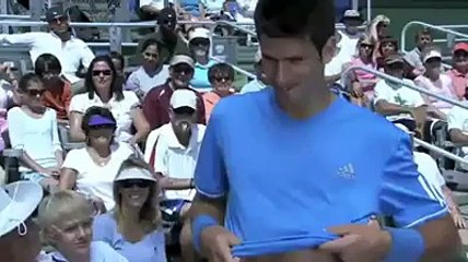 Novak Djokovic use de ses charmes : sexy !
