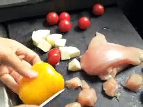 Tapas de brochettes poulet épices