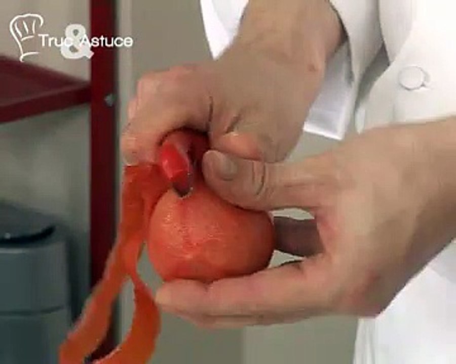 Tarte fine croustillante à la tomate et aux champignons, jus de persil