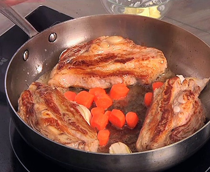 Tendron de veau au jus aillé et girolles poêlées
