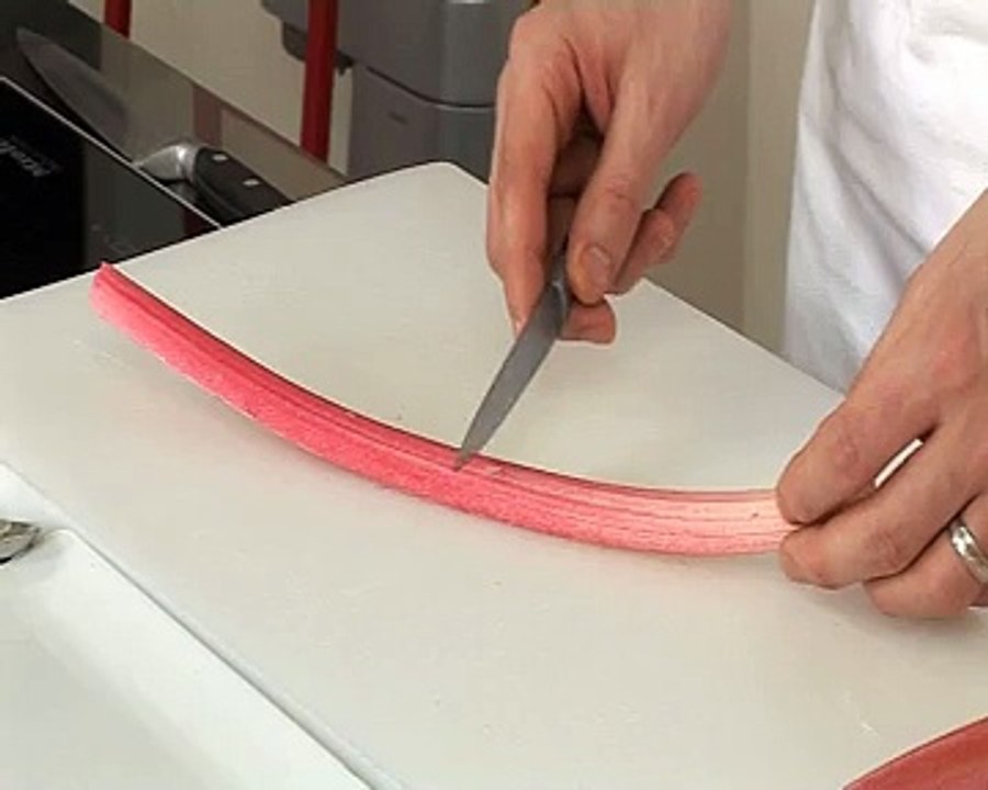 Préparer de la rhubarbe