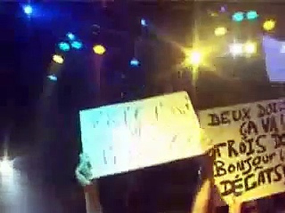 Frigide Barjot : "Fais-moi l'amour avec deux doigts"