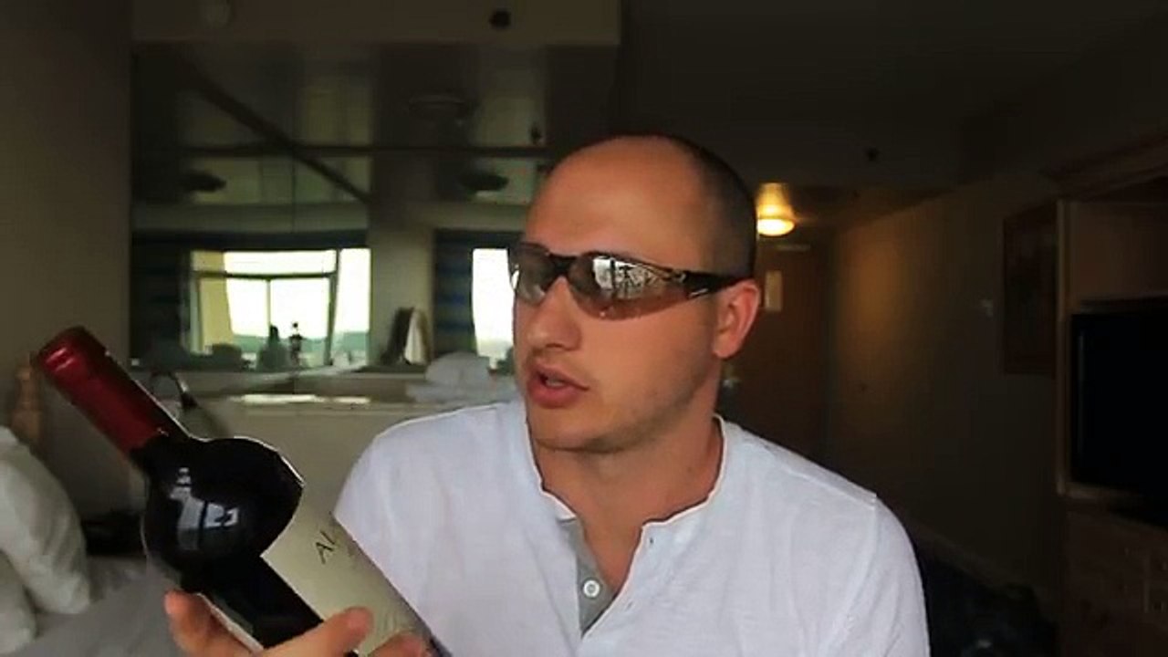 Comment ouvrir une bouteille de vin sans tire-bouchon ?