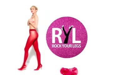 Miley Cyrus très coquine pour les collants Golden Lady