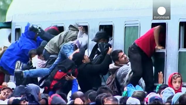 Κροατία: Χιλιάδες πρόσφυγες παλεύουν για μια θέση στο τρένο