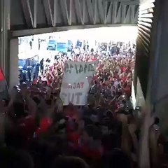 «EU AMO O BENFICA!», no túnel de acesso ao Estádio do Dragão