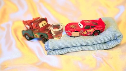 Cars Frank Crashes into Lightning McQueen, Mater helps McQueen after Accident McQueen Broken Axle